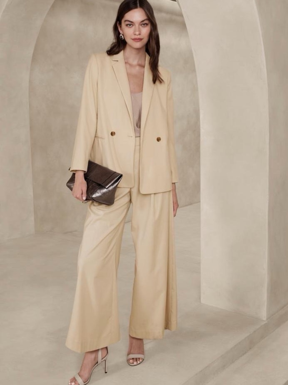 Banana Republic 2-piece Suit in Tan (Oyster Pearl)  Sz M/L